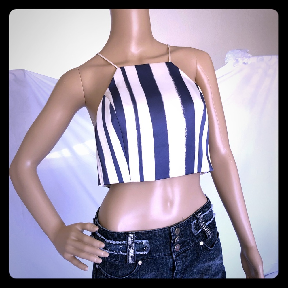 Gorgeous upscale dressy crop top.